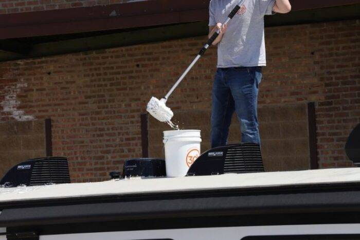 4/128OZ 303 RUBBER ROOF CLEANR - Image 4