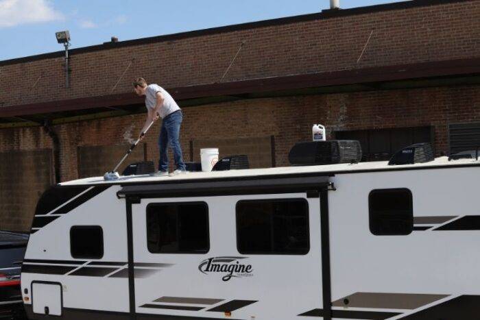 4/128OZ 303 RUBBER ROOF CLEANR - Image 5
