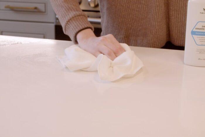 24/18oz TRINOVA GRANITE CLEANR WITH WHITE TOWEL - Image 5
