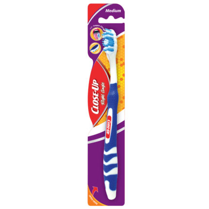 Close-Up Right Angle Toothbrush W/ Tongue Cleaner Medium 1 Ct